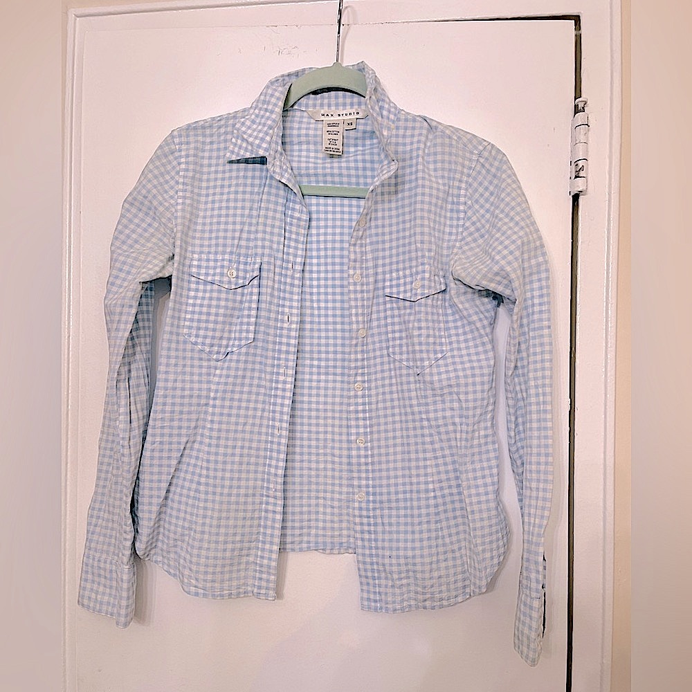 Max studio brand xs women’s blue and white button down long sleeve shirt